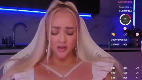 Snapshot of blond_diamond chatting on June 2026 08:00:01 PM Lana online show from June 2026 08:00:01 PM