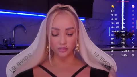 Snapshot of blond_diamond chatting on June 2026 06:46:02 PM Lana online show from June 2026 06:46:02 PM
