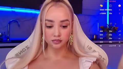 Snapshot of blond_diamond chatting on July 2026 03:52:02 AM Lana online show from July 2026 03:52:02 AM