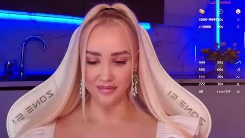 Snapshot of blond_diamond chatting on July 2026 04:57:02 PM Lana online show from July 2026 04:57:02 PM