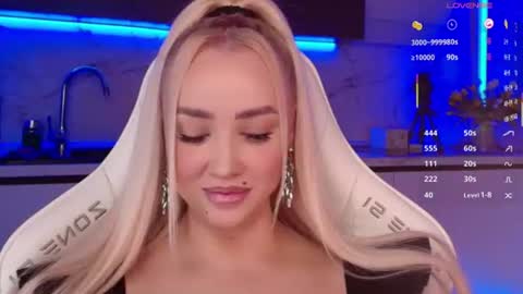 Snapshot of blond_diamond chatting on July 2026 05:40:02 PM Lana online show from July 2026 05:40:02 PM