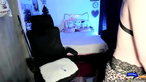 Snapshot of blonde_and_bigcock chatting on January 2026 03:53:02 AM Blonde and Sam online show from January 2026 03:53:02 AM