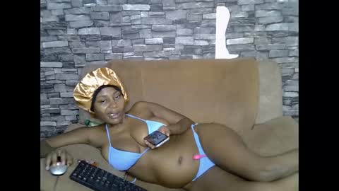 blonde_creamy online show from May 2026 01:12:01 AM