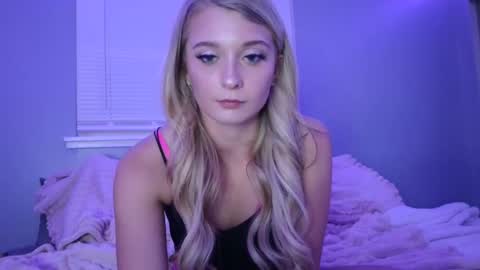 Snapshot of blonde_stella chatting on January 2025 02:14:02 AM Blonde Stella online show from January 2025 02:14:02 AM