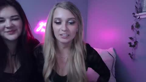 Snapshot of blonde_stella chatting on January 2025 07:15:01 AM Blonde Stella online show from January 2025 07:15:01 AM