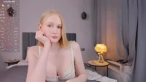 Snapshot of blondiemermaid chatting on February 2025 06:08:02 PM Mia online show from February 2025 06:08:02 PM