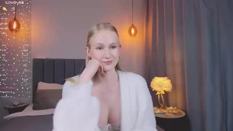 Snapshot of blondiemermaid chatting on February 2025 07:36:01 PM Mia online show from February 2025 07:36:01 PM