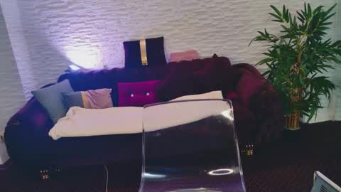 Kiki online show from April 2026 08:12:02 PM