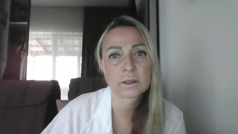 Snapshot of blondkitti chatting on September 2025 08:59:01 AM Iren online show from September 2025 08:59:01 AM