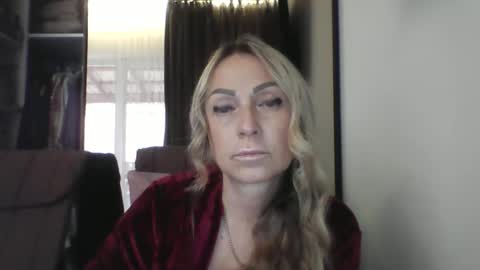 Snapshot of blondkitti chatting on October 2025 08:26:01 AM Iren online show from October 2025 08:26:01 AM