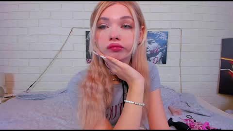 Snapshot of blondy_fina chatting on October 2025 04:44:02 AM blondy_fina online show from October 2025 04:44:02 AM
