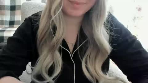 Snapshot of blondymargaret chatting on February 2025 09:15:02 AM blondymargaret online show from February 2025 09:15:02 AM