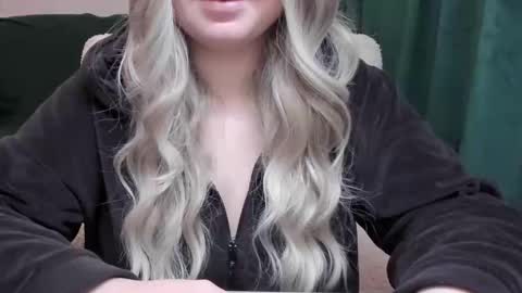 Snapshot of blondymargaret chatting on December 2025 04:29:02 AM blondymargaret online show from December 2025 04:29:02 AM