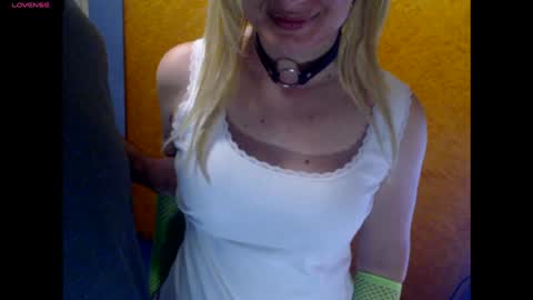 Snapshot of blontsex chatting on December 2024 04:40:01 PM Blontsex online show from December 2024 04:40:01 PM