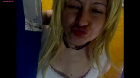 Snapshot of blontsex chatting on December 2024 09:36:02 PM Blontsex online show from December 2024 09:36:02 PM