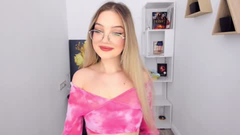 Sophia online show from January 2025 03:21:01 PM