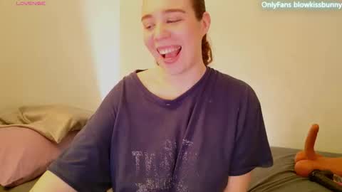 Blow Kiss Bunny online show from March 2026 07:37:02 AM