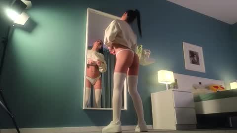 Mia online show from January 2026 02:22:01 PM