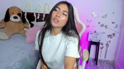 Snapshot of blue_petite chatting on March 2025 05:18:02 PM Linda online show from March 2025 05:18:02 PM