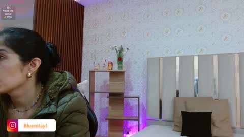 blue_tay1 online show from November 2025 12:06:01 PM