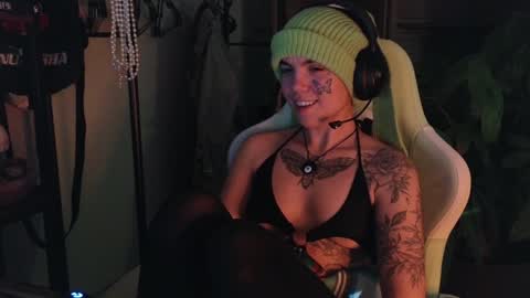 Snapshot of bluedweeb chatting on January 2025 05:13:02 AM Blue online show from January 2025 05:13:02 AM