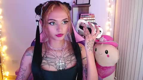 Snapshot of bluee_v chatting on September 2025 03:05:01 AM Im Abril .. Nice to meet you thumb up me please its important INDEPENDENT MODEL online show from September 2025 03:05:01 AM