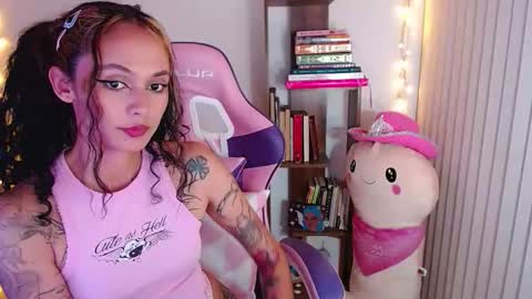 Snapshot of bluee_v chatting on September 2025 01:07:01 AM Im Abril .. Nice to meet you thumb up me please its important INDEPENDENT MODEL online show from September 2025 01:07:01 AM