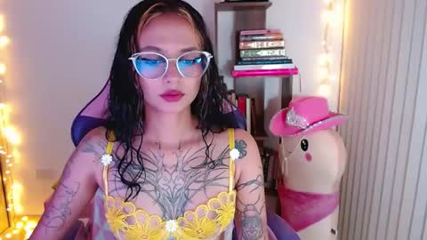 Snapshot of bluee_v chatting on September 2025 12:47:02 AM Im Abril .. Nice to meet you thumb up me please its important INDEPENDENT MODEL online show from September 2025 12:47:02 AM