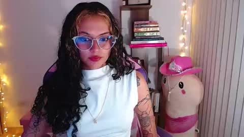 Snapshot of bluee_v chatting on September 2025 01:00:01 AM Im Abril .. Nice to meet you thumb up me please its important INDEPENDENT MODEL online show from September 2025 01:00:01 AM
