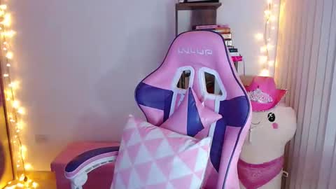 Snapshot of bluee_v chatting on October 2025 01:37:02 AM Im Abril .. Nice to meet you thumb up me please its important INDEPENDENT MODEL online show from October 2025 01:37:02 AM