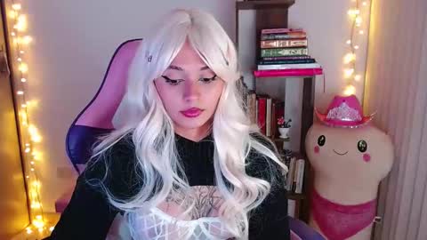 Snapshot of bluee_v chatting on November 2025 03:16:02 AM Im Abril .. Nice to meet you thumb up me please its important INDEPENDENT MODEL online show from November 2025 03:16:02 AM