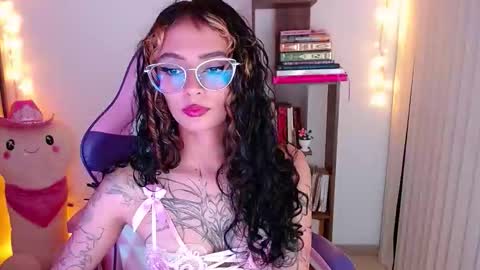 Snapshot of bluee_v chatting on November 2025 01:18:01 AM Im Abril .. Nice to meet you thumb up me please its important INDEPENDENT MODEL online show from November 2025 01:18:01 AM
