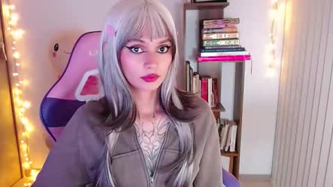 Snapshot of bluee_v chatting on January 2026 12:13:02 AM Im Abril .. Nice to meet you thumb up me please its important INDEPENDENT MODEL online show from January 2026 12:13:02 AM