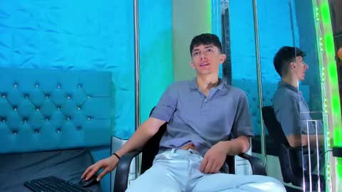 blueestar03 online show from December 2024 12:35:01 PM