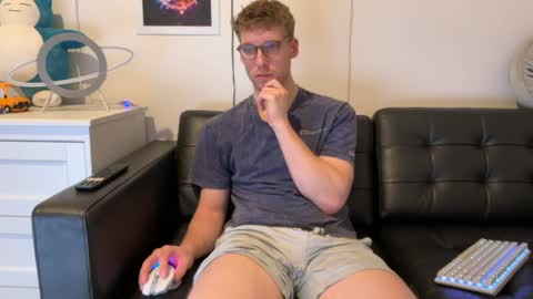 blueeyedtallguy online show from January 2025 01:42:02 AM