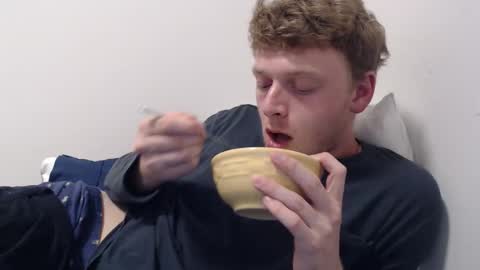 Snapshot of blueeyedtwinkie chatting on February 2026 03:48:01 AM blue eyed twink online show from February 2026 03:48:01 AM