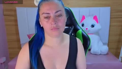 Snapshot of bluemia_a chatting on January 2026 01:02:02 PM Mia online show from January 2026 01:02:02 PM