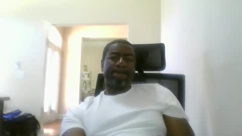 bluuthunder1914 online show from February 2026 05:42:01 PM