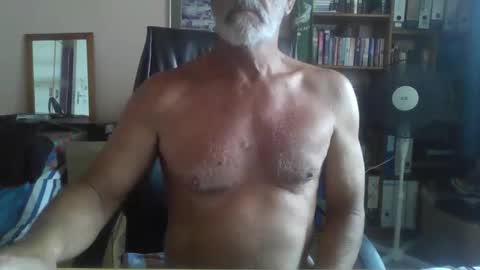 Snapshot of bobbgud chatting on December 2025 06:42:02 AM Bobbgud online show from December 2025 06:42:02 AM