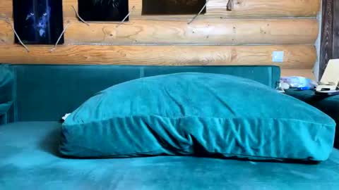 Nail and Olivia online show from November 2025 10:59:01 AM