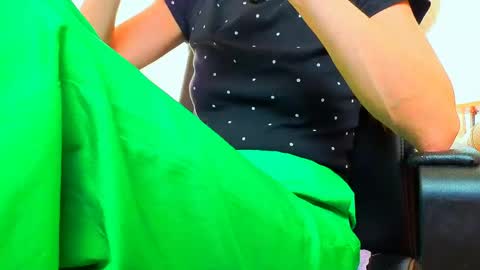 Mia online show from April 2026 02:39:02 AM