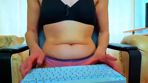 Mia online show from April 2026 03:31:01 AM