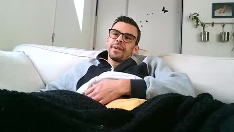 Snapshot of bomale89 chatting on February 2025 12:28:01 PM bomale89 online show from February 2025 12:28:01 PM