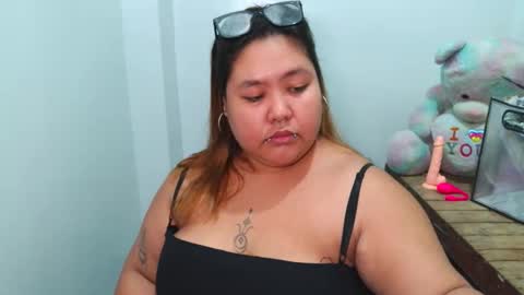 Snapshot of bombastic_darla chatting on February 2026 04:04:01 PM bombastic_darla online show from February 2026 04:04:01 PM