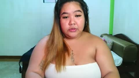 Snapshot of bombastic_darla chatting on April 2026 04:32:01 AM bombastic_darla online show from April 2026 04:32:01 AM