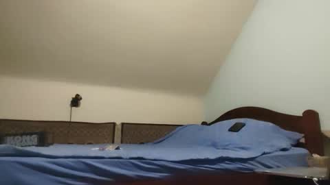 Snapshot of bondsuckslut chatting on February 2026 05:25:01 PM borntosuck online show from February 2026 05:25:01 PM