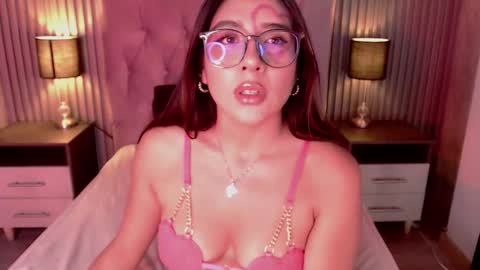 bonnali_lune online show from October 2025 10:52:01 PM