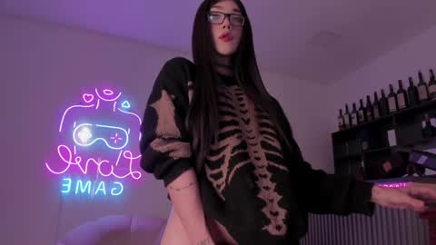 Bonnie Luxury online show from October 2025 05:18:02 AM