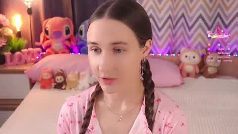 Emma online show from September 2025 01:17:01 AM