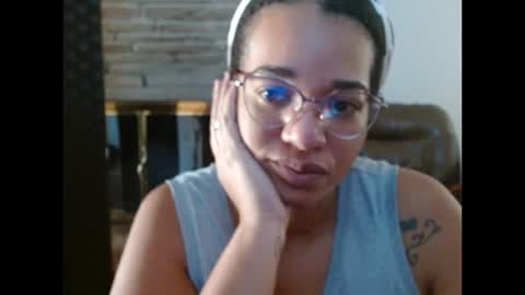 Queen Bon Vivantt online show from October 2025 01:32:02 PM